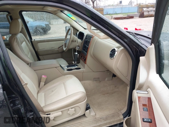 2008 Ford Explorer Eddie Bauer z VIN 1FMEU74898UA65738, wystawiony jako IAAI lot #42128794 z przebiegiem 191 042 mil mil oraz . Historia ofert i sprzedaży dostępna na DreamBid. Obrazek 5.