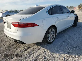 2016 Jaguar XF 35t Prestige with VIN SAJBE4BV3GCY09156, listed as a Copart auction lot 82657394 with 43,171 mi miles and Salvage Title. Bid and sale history available at carsss.com. Image 3.