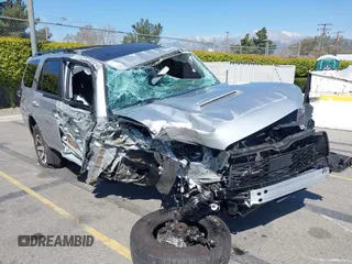 2024 Toyota 4Runner TRD Off Road z VIN JTERU5JRXR6293448, wystawiony jako IAAI lot #41835899 z przebiegiem 18 583 mil mil oraz . Historia ofert i sprzedaży dostępna na DreamBid. Obrazek 1.