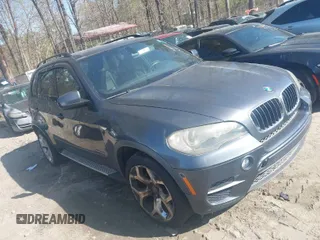2011 BMW X5 35i with VIN 5UXZV4C58BL410570, listed as a IAAI auction lot 41886238 with 164,192 mi miles. Bid and sale history available at carsss.com. Image 1.