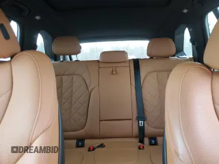 2024 BMW X5 xDrive40i z VIN 5UX23EU09R9S17979, wystawiony jako Copart lot #48359735 z przebiegiem 12 564 mil mil oraz Szkody całkowita. Historia ofert i sprzedaży dostępna na DreamBid. Obrazek 10.