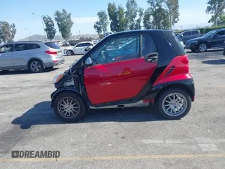 2013 Smart fortwo Pure z VIN WMEEJ3BAXDK632221, wystawiony jako IAAI lot #42243706 z przebiegiem 75 815 mil mil oraz . Historia ofert i sprzedaży dostępna na DreamBid. Obrazek 15.