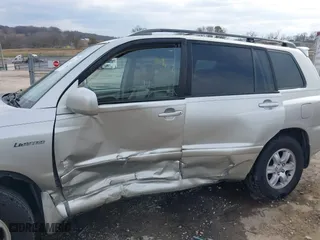 2003 Toyota Highlander with VIN JTEHF21A630113875, listed as a IAAI auction lot 41655326 with 190,167 mi miles. Bid and sale history available at carsss.com. Image 6.
