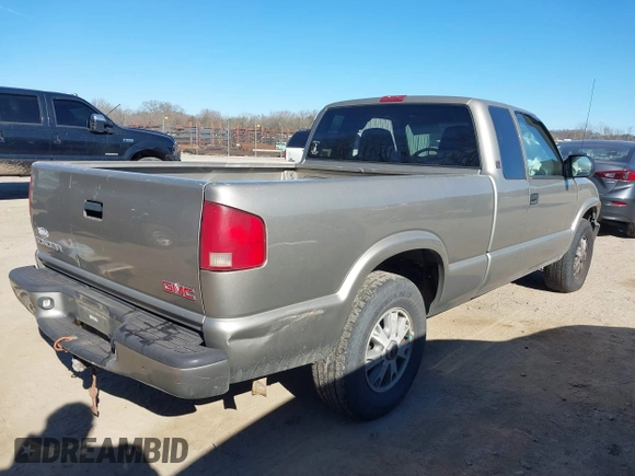 2003 GMC Sonoma SLS with VIN 1GTDT19XX38177336, listed as a IAAI auction lot 41696918 with 126,205 mi miles. Bid and sale history available at carsss.com. Image 4.