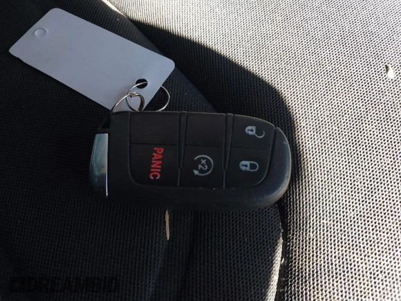 2018 Jeep Renegade Latitude z VIN ZACCJABB8JPJ60781, wystawiony jako IAAI lot #41411050 z przebiegiem 72 236 mil mil oraz . Historia ofert i sprzedaży dostępna na DreamBid. Obrazek 11.