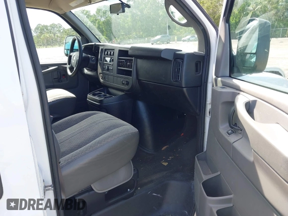 2014 Chevrolet Express Passenger 1LT with VIN 1GAZGYFG8E1130432, listed as a IAAI auction lot 42487756 with 176,418 mi miles and . Bid and sale history available at DreamBid. Image 5.