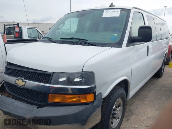 2019 Chevrolet Express Passenger LT z VIN 1GAZGPFG3K1364936, wystawiony jako IAAI lot #42137561 z przebiegiem 33 624 mil mil oraz . Historia ofert i sprzedaży dostępna na DreamBid. Obrazek 2.
