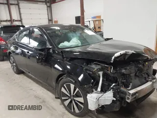 2019 Nissan Altima SL with VIN 1N4BL4EW6KC185215, listed as a IAAI auction lot 41135202 with 77,428 mi miles and . Bid and sale history available at carsss.com. Image 1.