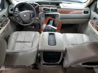 2007 Chevrolet Tahoe LT z VIN 1GNFC130X7J118958, wystawiony jako Copart lot #47381484 z przebiegiem 323 456 mil mil oraz Nie do naprawy • Non repairable. Historia ofert i sprzedaży dostępna na DreamBid. Obrazek 8.