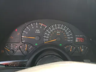 2002 Pontiac Firebird Formula z VIN 2G2FV22G822142457, wystawiony jako Copart lot #68560164 z przebiegiem 134 506 mil mil oraz Szkoda całkowita • Salvage title. Historia ofert i sprzedaży dostępna na DreamBid. Obrazek 9.