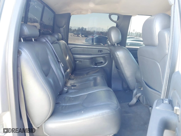 2005 Chevrolet Silverado 1500 LS with VIN 2GCEK13T351136405, listed as a IAAI auction lot 41684903 with 303,874 mi miles. Bid and sale history available at carsss.com. Image 8.