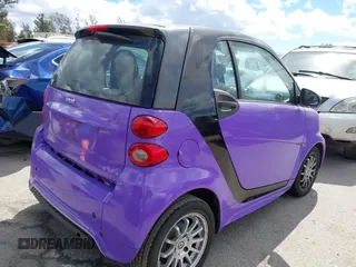 2013 Smart fortwo Pure with VIN WMEEJ3BA0DK686417, listed as a IAAI auction lot 41803956 with 83,850 mi miles. Bid and sale history available at carsss.com. Image 4.