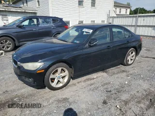 2013 BMW 3 Series 328i xDrive z VIN WBA3B3C51DF542840, wystawiony jako Copart lot #64478585 z przebiegiem Nie podano mil oraz Czysty tytuł • Clean title. Historia ofert i sprzedaży dostępna na DreamBid. Obrazek 1.