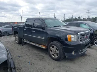 2011 GMC Sierra 2500HD Denali with VIN 1GT125C83BF229026, listed as a IAAI auction lot 41537365 with 330,495 mi miles. Bid and sale history available at carsss.com. Image 13.
