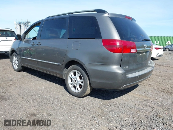 2005 Toyota Sienna XLE with VIN 5TDBA22C05S052824, listed as a IAAI auction lot 42158121 with 189,330 mi miles. Bid and sale history available at carsss.com. Image 3.