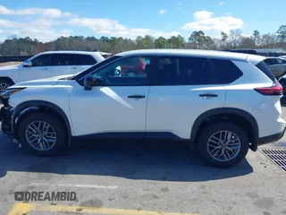 2024 Nissan Rogue S z VIN 5N1BT3AA9RC746379, wystawiony jako IAAI lot #41708183 z przebiegiem 3 796 mil mil oraz . Historia ofert i sprzedaży dostępna na DreamBid. Obrazek 14.