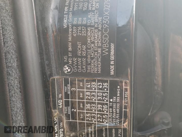 1988 BMW M5 z VIN WBSDC930XJ2791080, wystawiony jako Copart lot #45013965 z przebiegiem 158 194 mil mil oraz Czysty tytuł • Clean title. Historia ofert i sprzedaży dostępna na DreamBid. Obrazek 12.