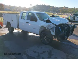 2008 GMC Sierra 2500HD z VIN 1GDHK29K18E216558, wystawiony jako IAAI lot #40711378 z przebiegiem 284 892 mil mil oraz . Historia ofert i sprzedaży dostępna na DreamBid. Obrazek 1.