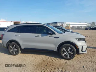 2023 Kia Sorento EX z VIN 5XYRH4LF9PG205862, wystawiony jako IAAI lot #42308924 z przebiegiem 19 433 mil mil oraz . Historia ofert i sprzedaży dostępna na DreamBid. Obrazek 13.
