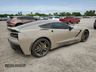 2015 Chevrolet Corvette Z51 1LT z VIN 1G1YH2D74F5117020, wystawiony jako Copart lot #52010015 z przebiegiem Nie podano mil oraz Szkoda całkowita • Salvage title. Historia ofert i sprzedaży dostępna na DreamBid. Obrazek 3.