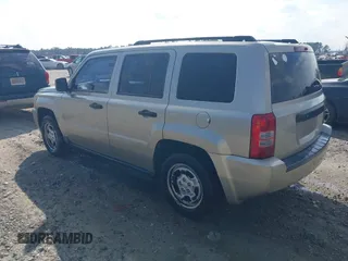 2009 Jeep Patriot Sport with VIN 1J4FT28B69D124812, listed as a IAAI auction lot 41437621 with 118,250 mi miles. Bid and sale history available at carsss.com. Image 3.