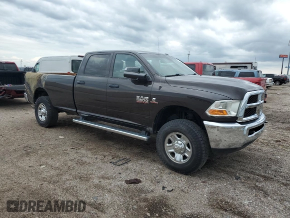 2017 Ram 2500 Tradesman z VIN 3C6UR5HL8HG590269, wystawiony jako Copart lot #61224455 z przebiegiem 65 888 mil mil oraz Szkoda całkowita • Salvage title. Historia ofert i sprzedaży dostępna na DreamBid. Obrazek 4.