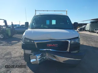 2017 GMC Savana Cargo z VIN 1GTW7AFF8H1911075, wystawiony jako IAAI lot #41038863 z przebiegiem 93 959 mil mil oraz . Historia ofert i sprzedaży dostępna na DreamBid. Obrazek 6.