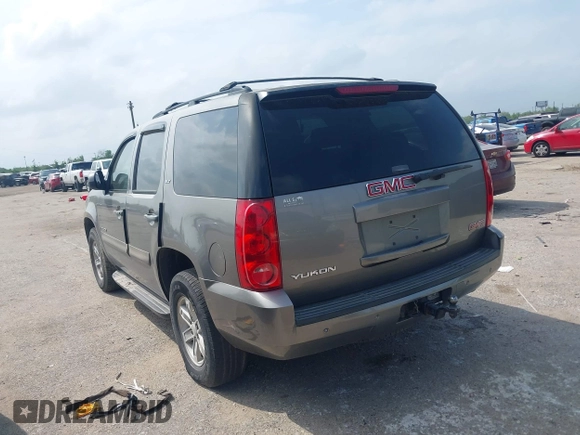 2008 GMC Yukon SLT w/4SB with VIN 1GKFC13J08R137057, listed as a IAAI auction lot 41809980 with 239,105 mi miles. Bid and sale history available at carsss.com. Image 3.