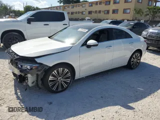 2021 Mercedes-Benz CLA 250 z VIN W1K5J4GB3MN172653, wystawiony jako Copart lot #57865955 z przebiegiem 41 824 mil mil oraz Szkoda całkowita • Salvage title. Historia ofert i sprzedaży dostępna na DreamBid. Obrazek 1.