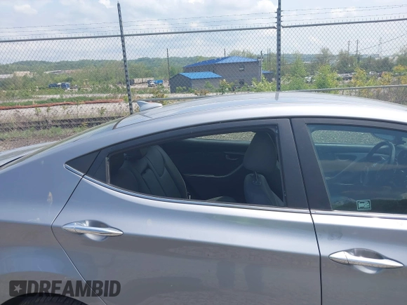 2015 Hyundai Elantra SE z VIN 5NPDH4AE8FH620540, wystawiony jako IAAI lot #42185857 z przebiegiem 79 568 mil mil oraz . Historia ofert i sprzedaży dostępna na DreamBid. Obrazek 6.