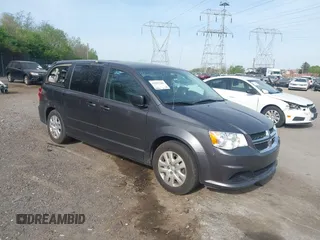 2017 Dodge Grand Caravan SE Plus z VIN 2C4RDGBGXHR549334, wystawiony jako IAAI lot #42097288 z przebiegiem 60 896 mil mil oraz . Historia ofert i sprzedaży dostępna na DreamBid. Obrazek 1.