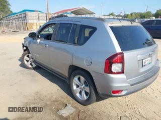 2015 Jeep Compass Sport with VIN 1C4NJCBB5FD110725, listed as a IAAI auction lot 40506090 with 132,207 mi miles. Bid and sale history available at carsss.com. Image 3.