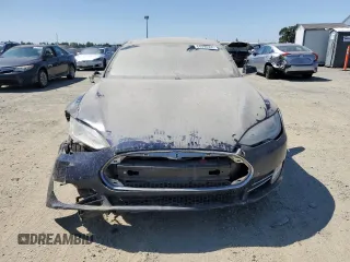 2013 Tesla Model S with VIN 5YJSA1AC9DFP10400, listed as a Copart auction lot 64096555 with 165,166 mi miles and Salvage title. Bid and sale history available at DreamBid. Image 5.