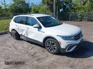2022 Volkswagen Tiguan S with VIN 3VV0B7AX1NM099058, listed as a IAAI auction lot 41771674 with 49,789 mi miles. Bid and sale history available at carsss.com. Image 1.