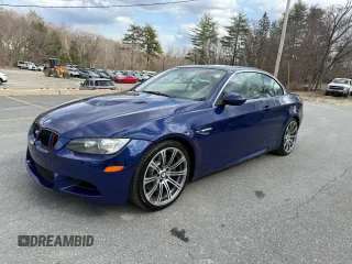 2008 BMW 3 Series M3 z VIN WBSWL93568PL89848, wystawiony jako Copart lot #59958615 z przebiegiem 107 909 mil mil oraz Czysty tytuł • Clean title. Historia ofert i sprzedaży dostępna na DreamBid. Obrazek 2.