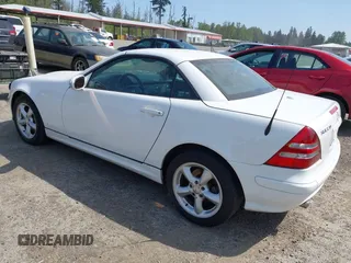 2001 Mercedes-Benz SLK-Class with VIN WDBKK65F31F172555, listed as a IAAI auction lot 42056347 with 197,272 mi miles. Bid and sale history available at carsss.com. Image 3.