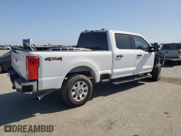 2024 Ford F-250 XL with VIN 1FT7W2BA8REE06252, listed as a Copart auction lot 51831265 with 4,425 mi miles and Salvage title. Bid and sale history available at DreamBid. Image 3.