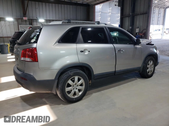 2013 Kia Sorento LX z VIN 5XYKT3A62DG348239, wystawiony jako Copart lot #52022165 z przebiegiem Nie podano mil oraz Szkoda całkowita • Salvage title. Historia ofert i sprzedaży dostępna na DreamBid. Obrazek 3.
