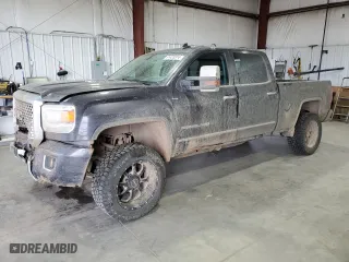 2015 GMC Sierra 2500HD Denali with VIN 1GT120E84FF514856, listed as a Copart auction lot 61423374 with 204,130 mi miles and Salvage Title. Bid and sale history available at carsss.com. Image 1.