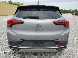 2024 Buick Encore GX Preferred z VIN KL4AMCSL5RB005790, wystawiony jako Copart lot #57697295 z przebiegiem 16 312 mil mil oraz Szkoda całkowita • Salvage title. Historia ofert i sprzedaży dostępna na DreamBid. Obrazek 6.