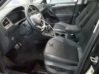 2023 Volkswagen Tiguan SE z VIN 3VV2B7AX1PM125167, wystawiony jako Copart lot #44709205 z przebiegiem 24 509 mil mil oraz Szkoda całkowita • Salvage title. Historia ofert i sprzedaży dostępna na DreamBid. Obrazek 7.