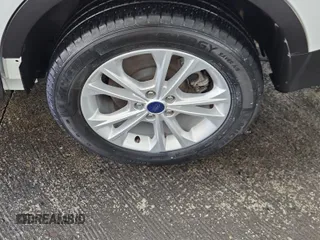 2017 Ford Escape SE z VIN 1FMCU0GD4HUB05330, wystawiony jako IAAI lot #42396863 z przebiegiem 66 420 mil mil oraz . Historia ofert i sprzedaży dostępna na DreamBid. Obrazek 6.