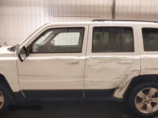 2015 Jeep Patriot High Altitude z VIN 1C4NJRFB2FD197416, wystawiony jako IAAI lot #42382197 z przebiegiem 143 695 mil mil oraz . Historia ofert i sprzedaży dostępna na DreamBid. Obrazek 14.