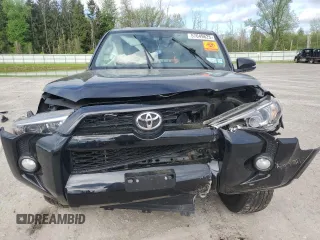 2018 Toyota 4Runner SR5 z VIN JTEBU5JR1J5531022, wystawiony jako Copart lot #57049625 z przebiegiem Nie podano mil oraz Szkoda całkowita • Salvage title. Historia ofert i sprzedaży dostępna na DreamBid. Obrazek 5.