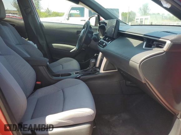 2023 Toyota Corolla Cross Hybrid S z VIN 7MUFBABG3PV011365, wystawiony jako Copart lot #56407204 z przebiegiem Nie podano mil oraz Szkoda całkowita • Salvage title. Historia ofert i sprzedaży dostępna na DreamBid. Obrazek 7.