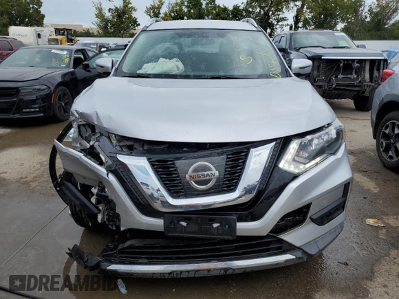 2017 Nissan Rogue SV z VIN KNMAT2MV4HP610774, wystawiony jako Copart lot #67486424 z przebiegiem 106 847 mil mil oraz Czysty tytuł • Clean title. Historia ofert i sprzedaży dostępna na DreamBid. Obrazek 5.