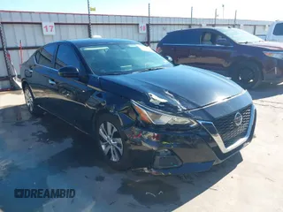 2020 Nissan Altima 2.5 S with VIN 1N4BL4BV2LC209412, listed as a IAAI auction lot 40852991 with 68,656 mi miles. Bid and sale history available at carsss.com. Image 1.