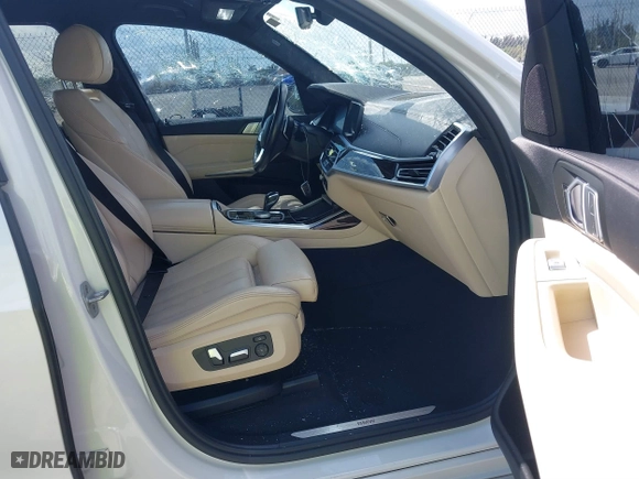 2021 BMW X7 xDrive40i with VIN 5UXCW2C03M9F63758, listed as a IAAI auction lot 41708939 with 57,872 mi miles. Bid and sale history available at carsss.com. Image 5.