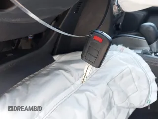 2020 Mitsubishi Outlander ES z VIN JA4AP3AU6LU017508, wystawiony jako IAAI lot #42354698 z przebiegiem 80 099 mil mil oraz . Historia ofert i sprzedaży dostępna na DreamBid. Obrazek 11.