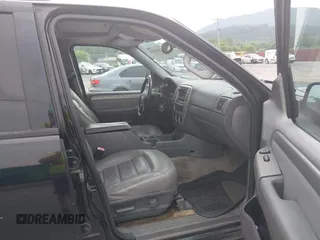 2004 Ford Explorer XLT z VIN 1FMZU73K54UA18067, wystawiony jako IAAI lot #42502018 z przebiegiem 202 136 mil mil oraz . Historia ofert i sprzedaży dostępna na DreamBid. Obrazek 5.
